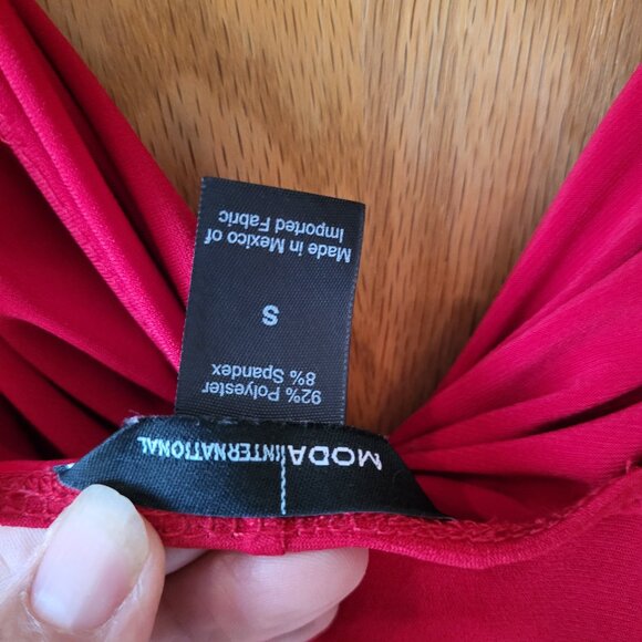 Red dress, polyester and spandex size small - Picture 5 of 5